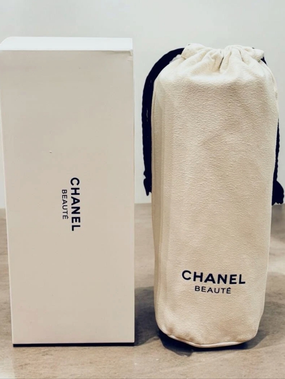 CHANEL Beauté Cream Blanket With Drawstring Pouch 50x30